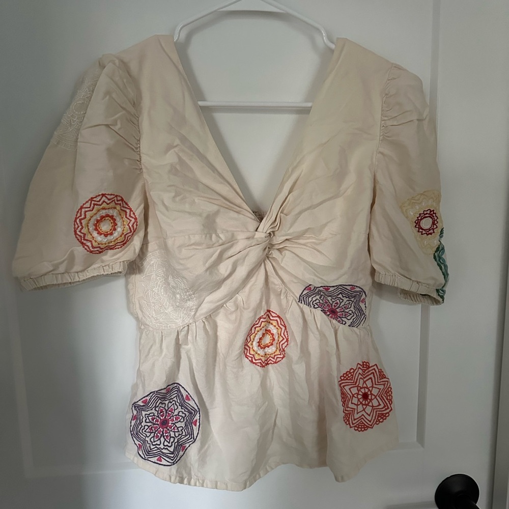 Boutique Ciebon Embroidered Cream Blouse SIZE M